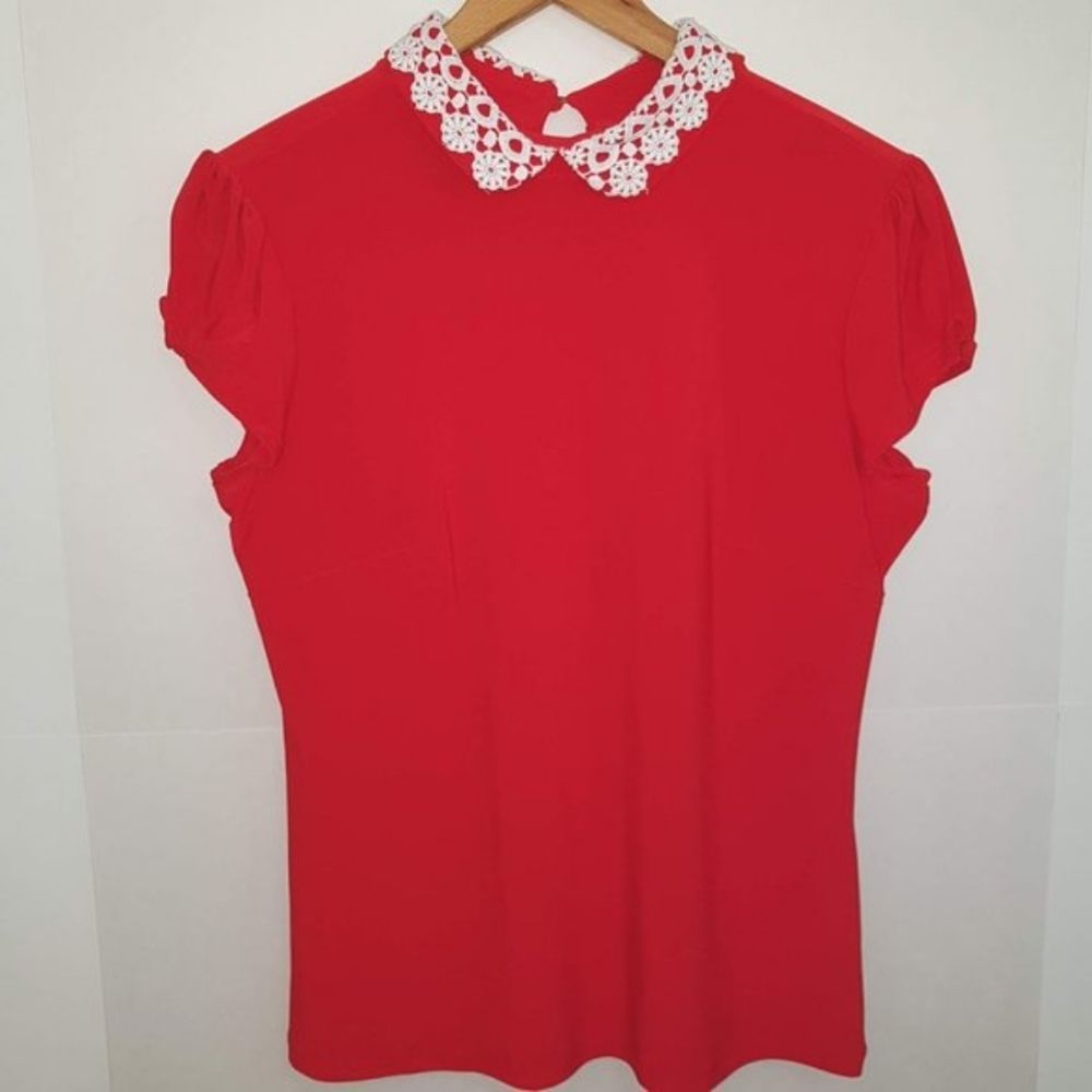 SAVIOA Gorgeous RED Capped Sleeve Blouse with White Lace Collar SIZE Med…